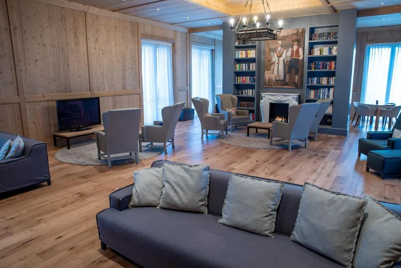 Cristallo Wellness Hotel Aprica 4*,